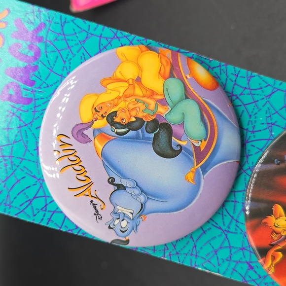 Vintage 1992 Fun Button Collector Packs Beauty and The Beast & Aladdin Buttons - Picture 2 of 11